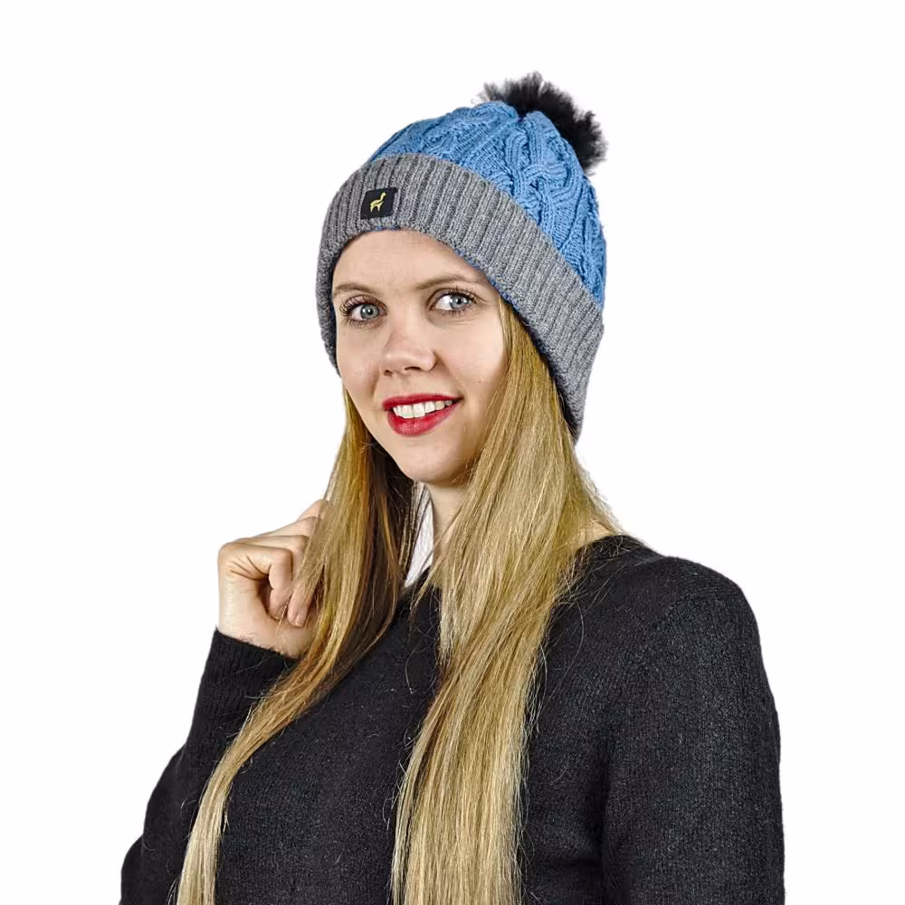 Damen M&uuml;tze Andrea 100% Baby Alpaka mit Bommel und Zopfmuster One Size f&uuml;r Kopfgr&ouml;&szlig;en S-XL